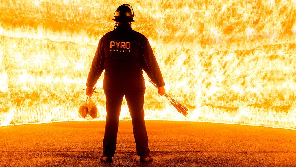 Symmetrisches Fächerfeuerwerk - Die Architektur des Lichts